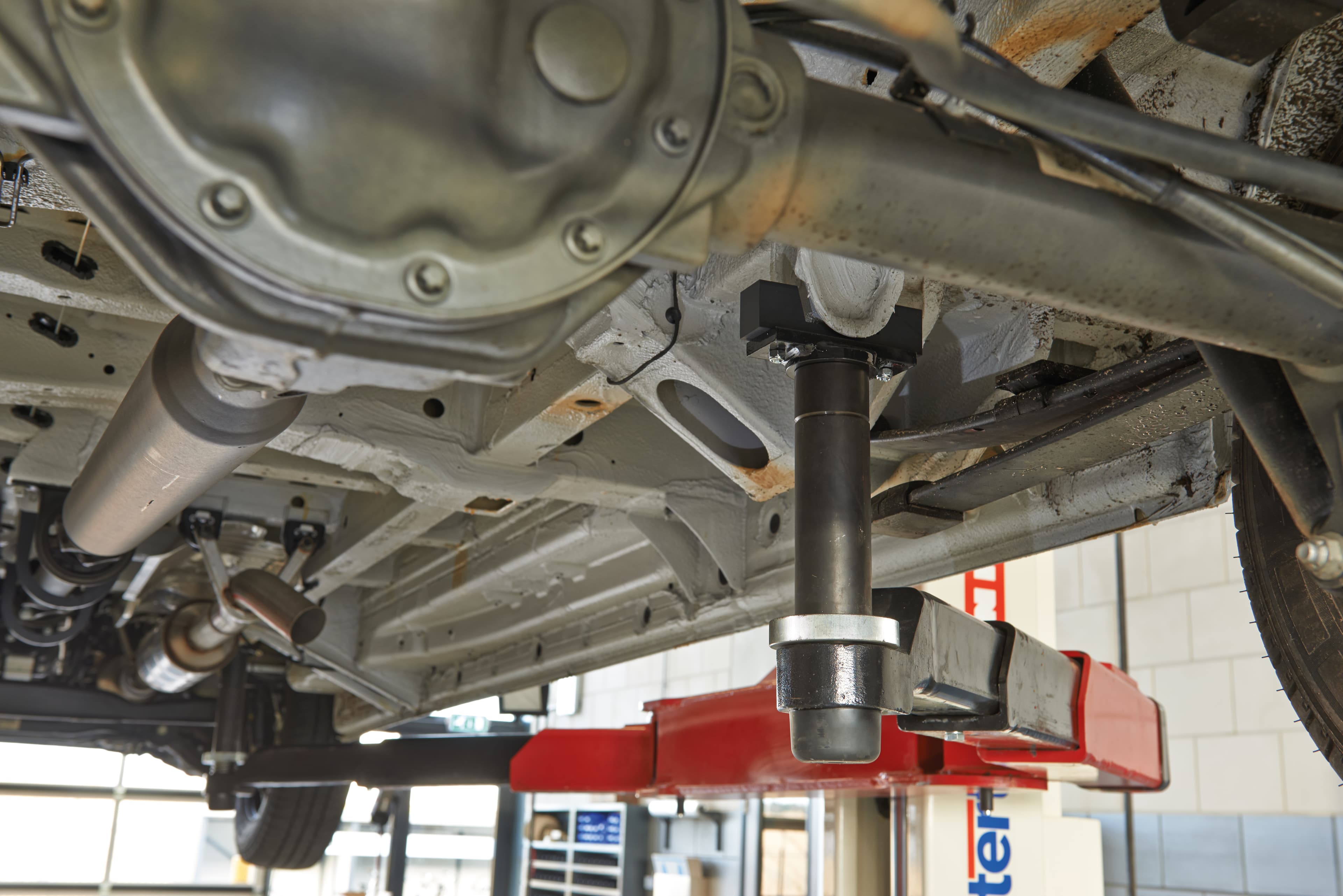 Full undercarriage access for mechanics