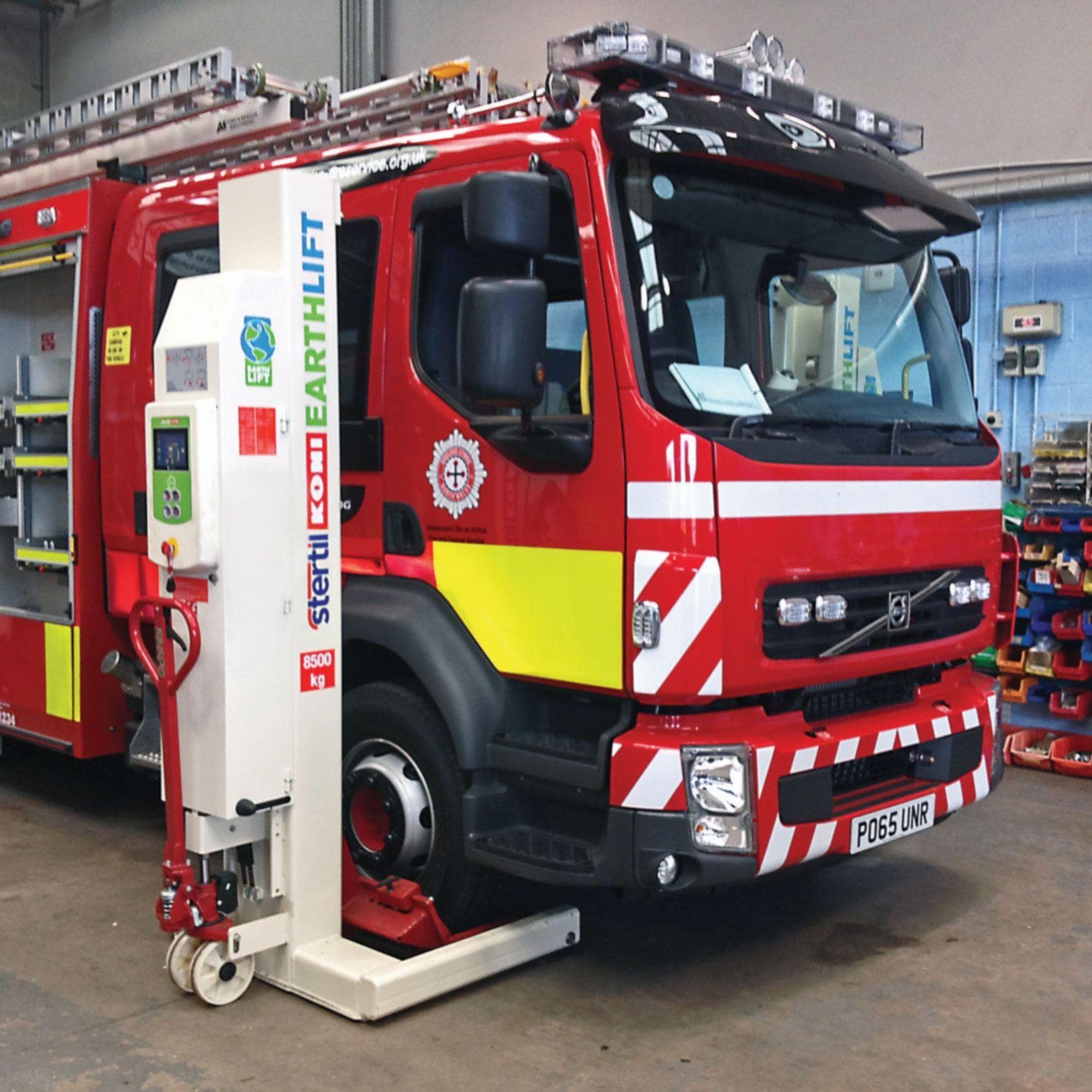 North Wales Fire & Rescue Service invested in EARTHLIFT mobile column lifts