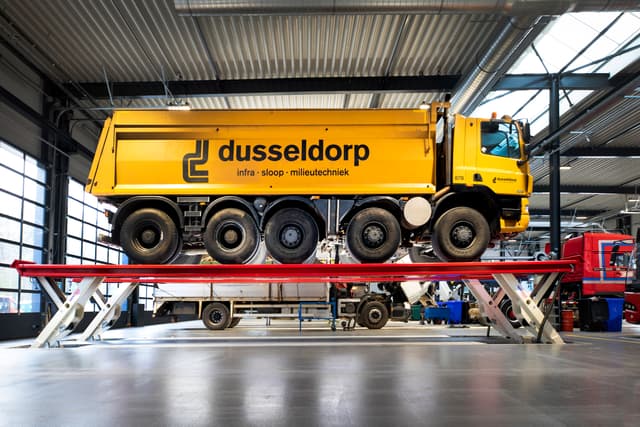 Construction & Earthmoving