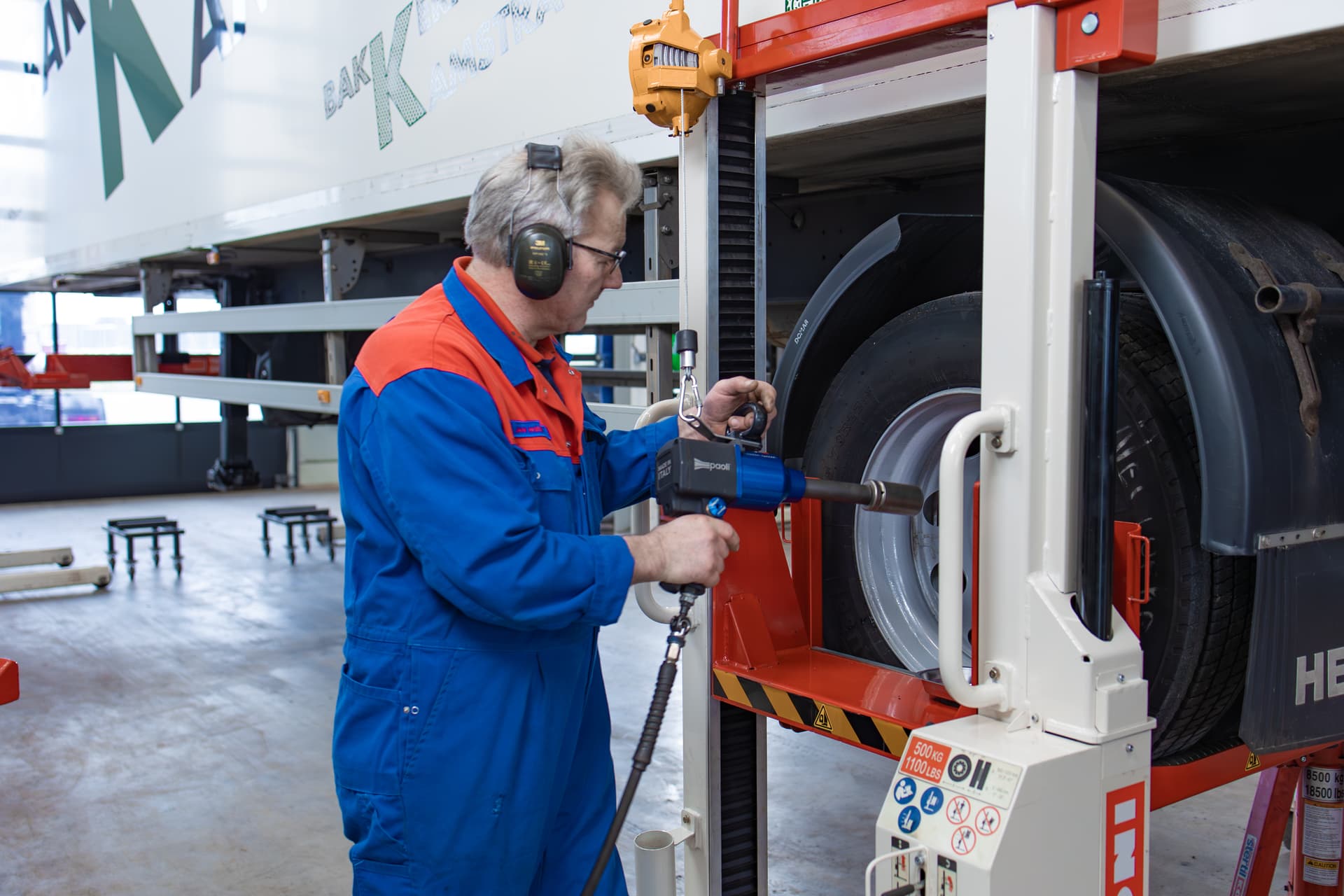 Hydraulic wheel dolly for all tyres
