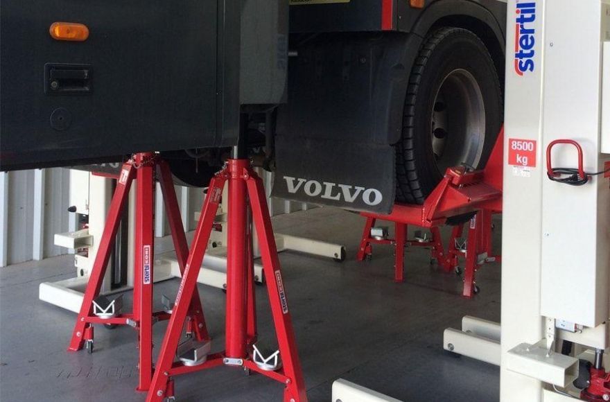 Stertil-Koni assteunen voor het liften of heffen van zware voertuigen