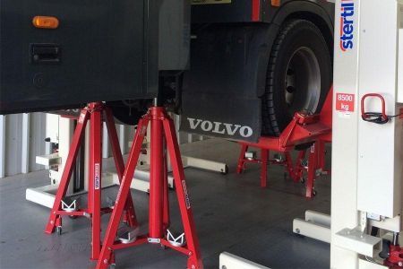 Stertil-Koni assteunen voor het liften of heffen van zware voertuigen