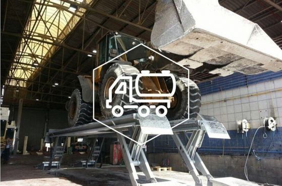 Industriële voertuigen heffen. Stertil-Koni hefbruggen voor onderhoud en reparatie van bouwvoertuigen en grondverzetmachines
