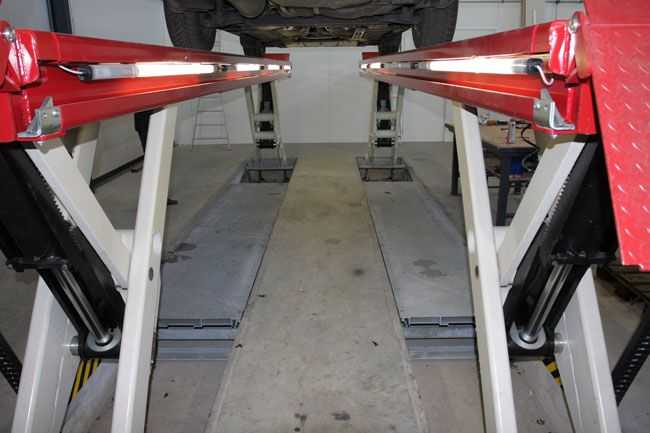 Stertil-Koni platform vehicle lift SKYLIFT with automatic recess coverplate plate