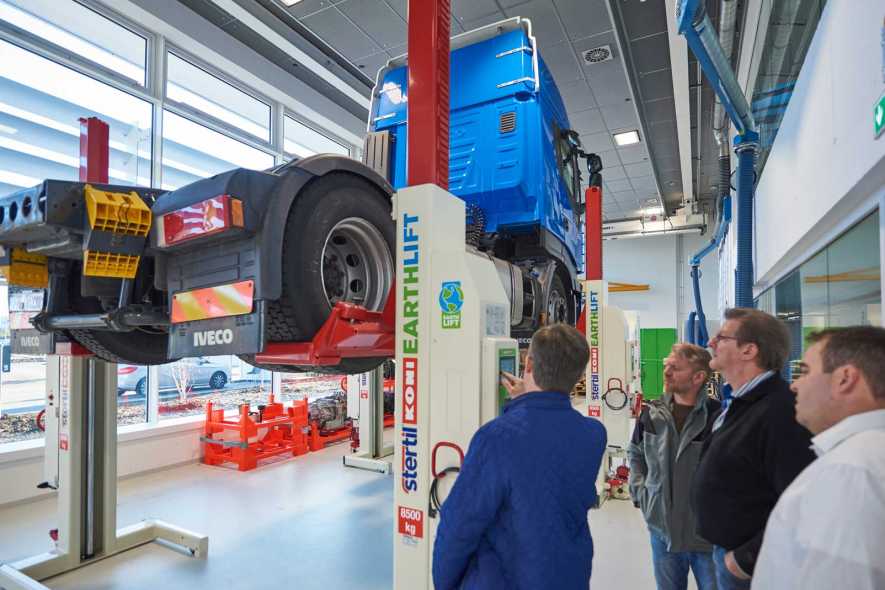 Stertil-Koni mobile columns and platform vehicle lift 